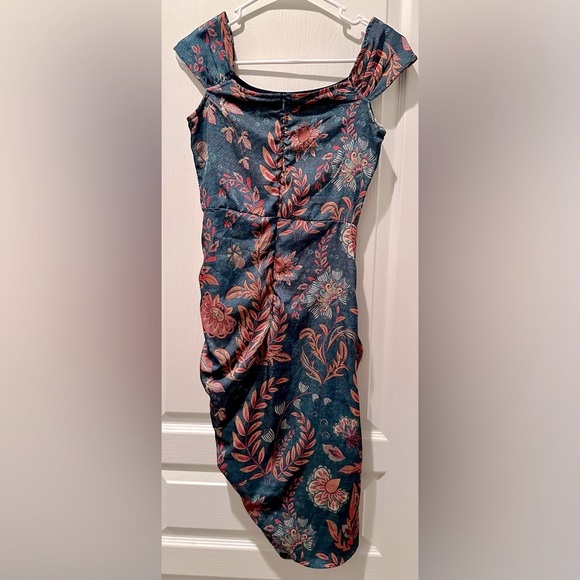 Averie Halley Satin Floral Print Off Shoulder Ruched Midi Dress - Picture 6 of 9